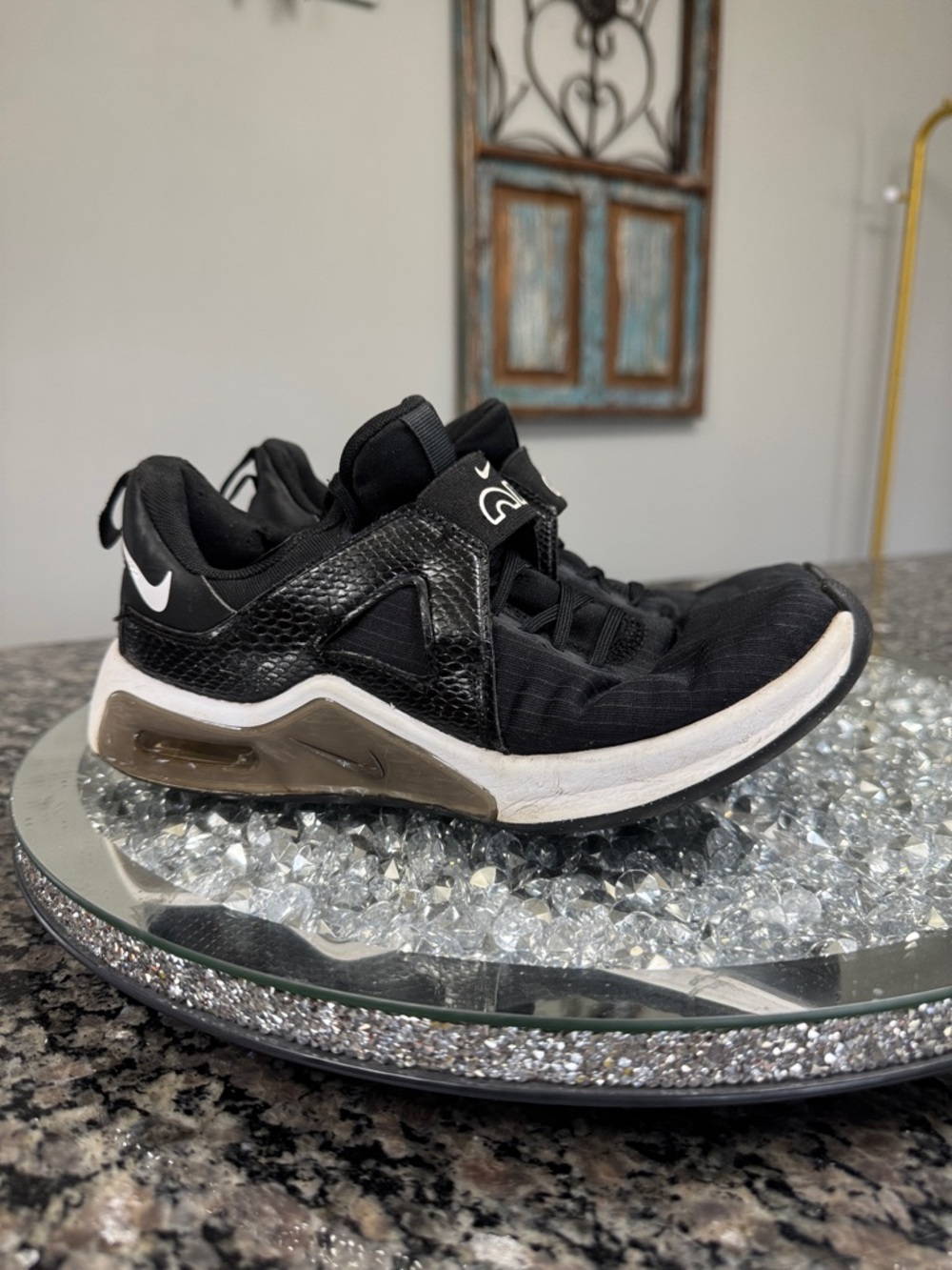 Nike air max Black and White Low-Top Athletic Sneakers 5.5